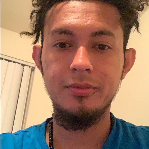 Meet your Posher, Carlos - Picture 1 of 1